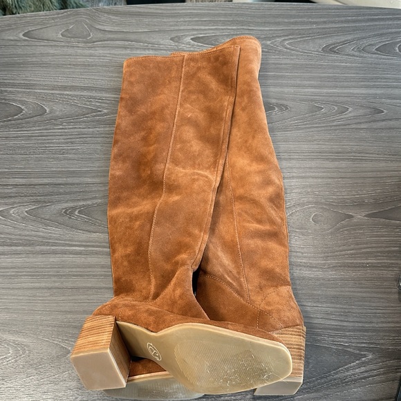 T&B Suede Over the knees Boots NWOT Size 9 - Picture 2 of 5